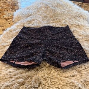 Lululemon Align 4” shorts. Black and pink color. Size 6. Like new! No pilling!